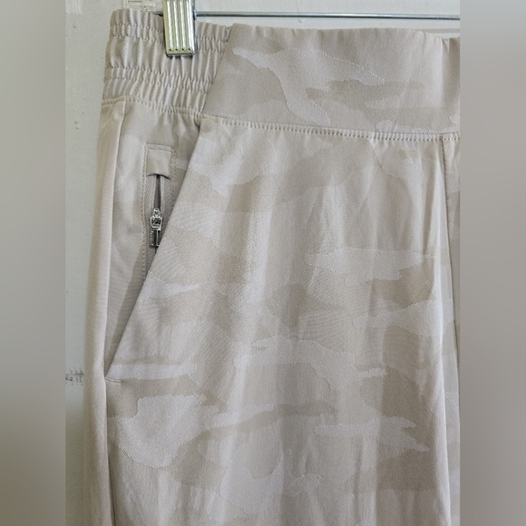Athleta Brooklyn Camo Jogger Pant Abalone Grey Camo 8 - Picture 3 of 7